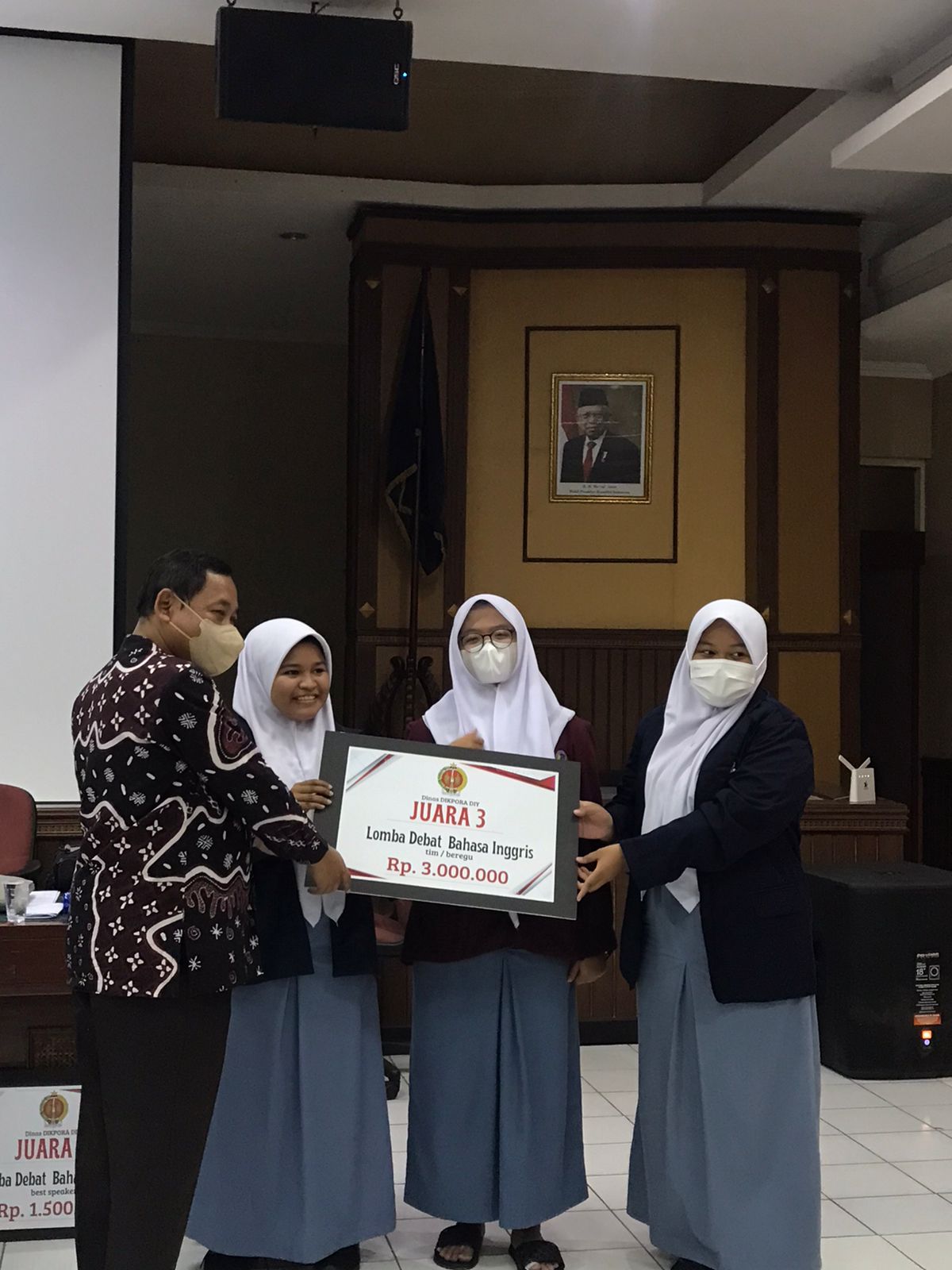 LOMBA DEBAT B INGGRIS