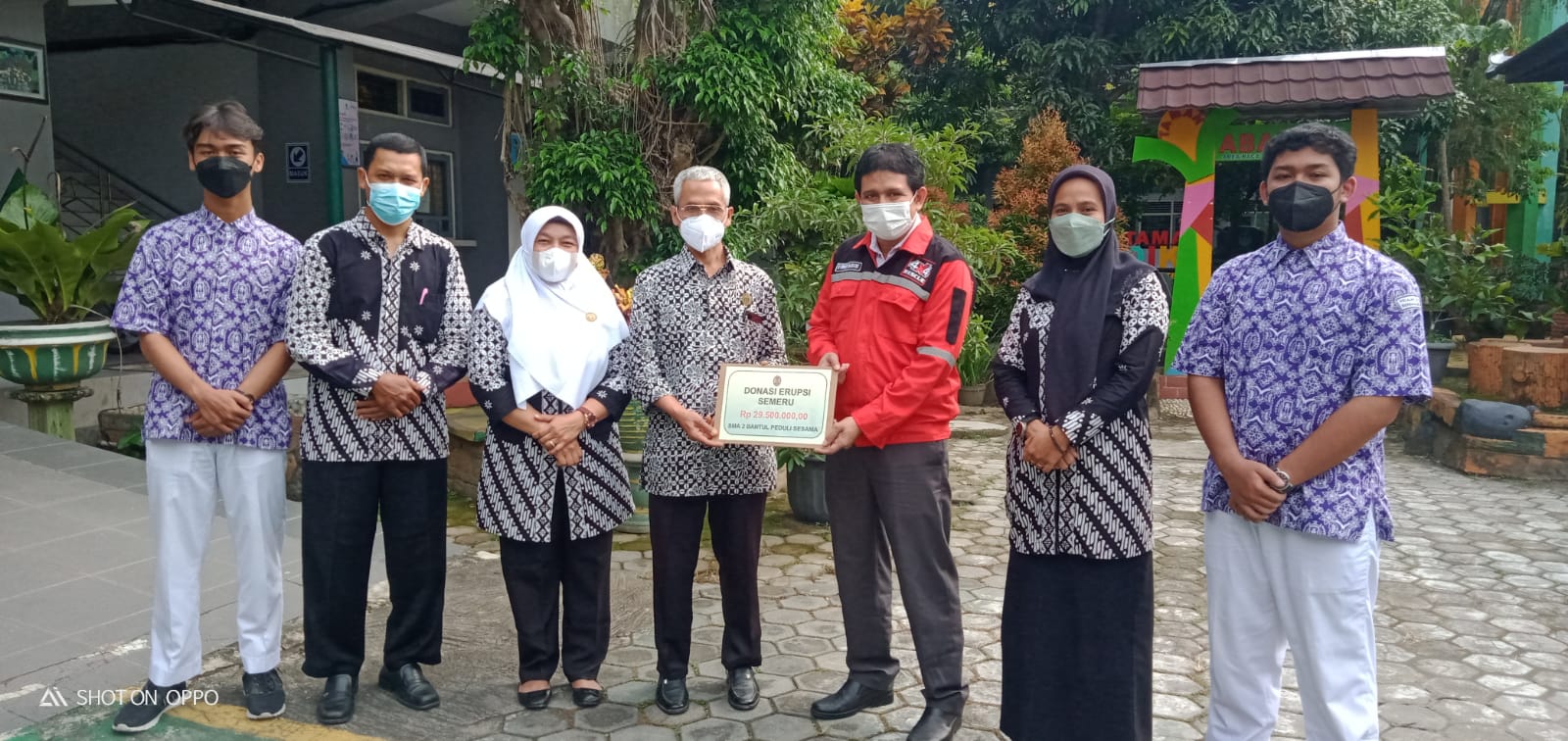 Penyerahan Bantun Erupsi Gunung Semeru